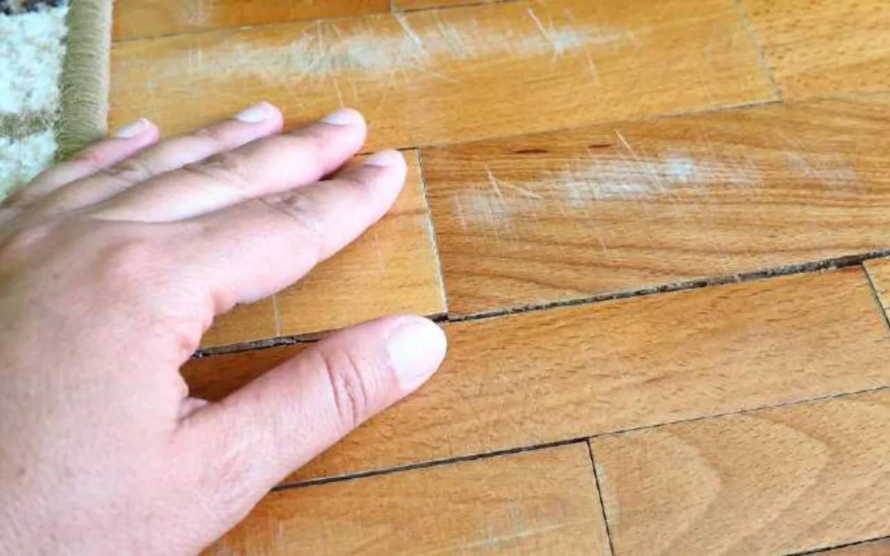 Attenzione! Non usare questo prodotto sul parquet